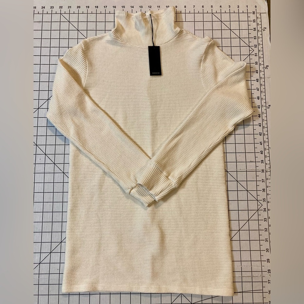 NWT Monrow Women’s Size Small Cream Turtleneck‎ Sweater